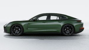 Exterior view of Panamera 4 showing the left side of the car