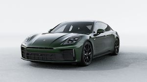 Exterior view of Panamera 4 showing the front and left side of the car