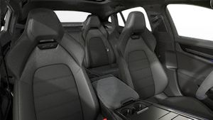 Interior view showing the front seats of Panamera GTS