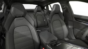 Interior view showing the front seats of Panamera 4S E-Hybrid