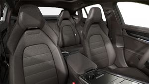 Interior view showing the front seats of Panamera 4S E-Hybrid