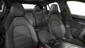 Interior view showing the front seats of Panamera 4S E-Hybrid