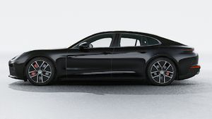 Exterior view of Panamera 4S E-Hybrid showing the left side of the car