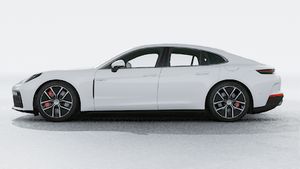 Exterior view of Panamera 4S E-Hybrid showing the left side of the car