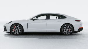 Exterior view of Panamera 4S E-Hybrid showing the left side of the car