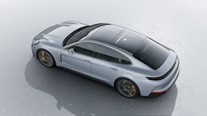 Exterior view of Panamera Turbo S E-Hybrid seen from above