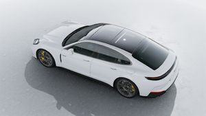 Exterior view of Panamera Turbo S E-Hybrid seen from above